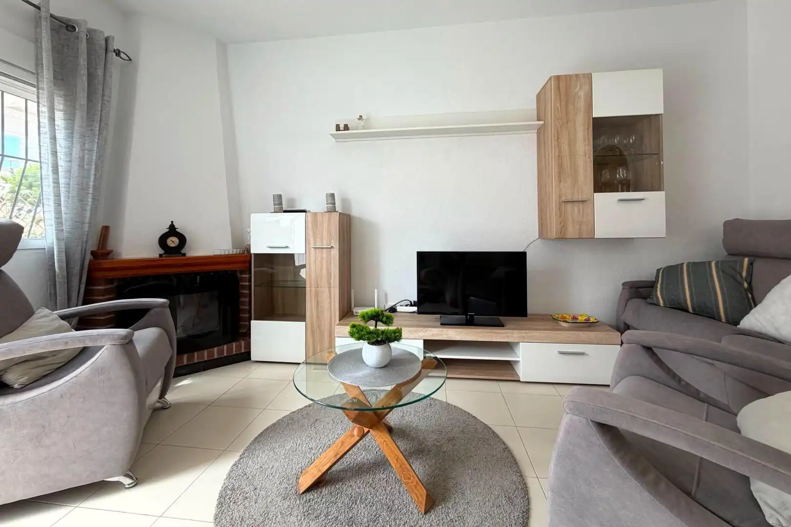 Wohnzimmer von Einfamilien-Reihenhaus zum Verkauf in Torrevieja mit Klimaanlage, Heizung und Terrasse