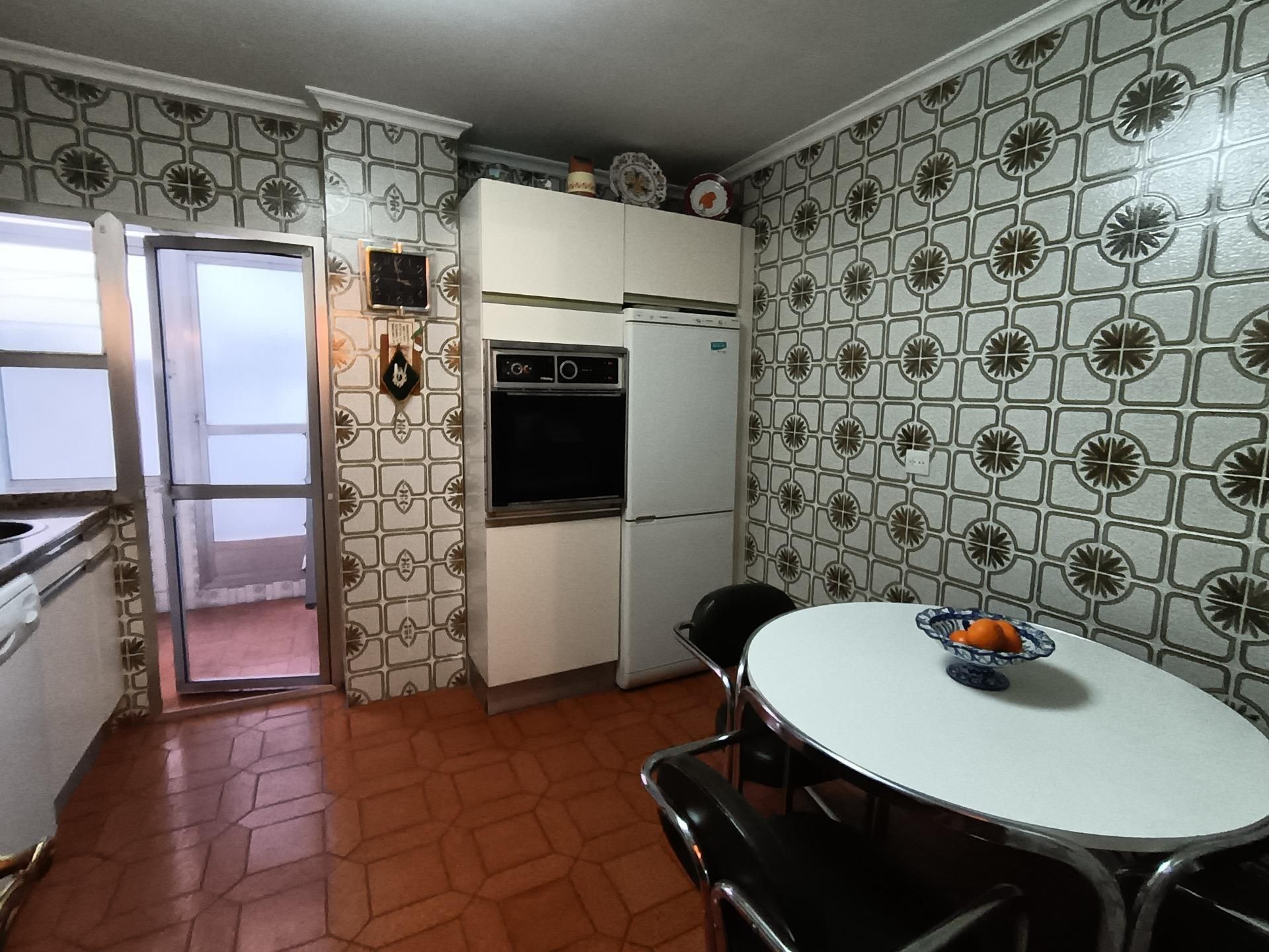 Kitchen of Flat for sale in Valladolid Capital  with Heating, Terrace and Storage room