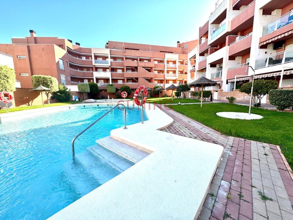 Swimming pool of Apartment for sale in Roquetas de Mar
