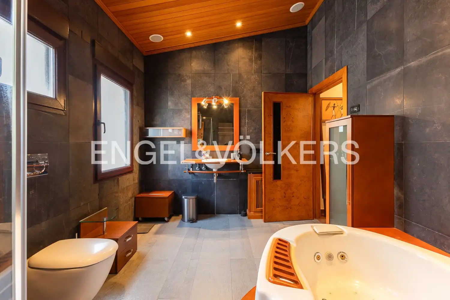 Badezimmer von Maisonette zur Miete in Valencia mit Klimaanlage, Heizung und Parkett