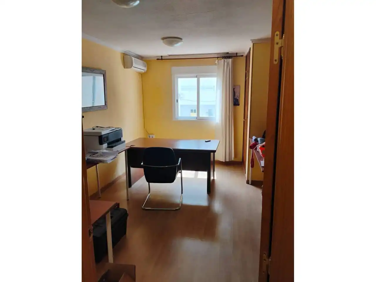 Büro zur Miete in Quatre Carreres