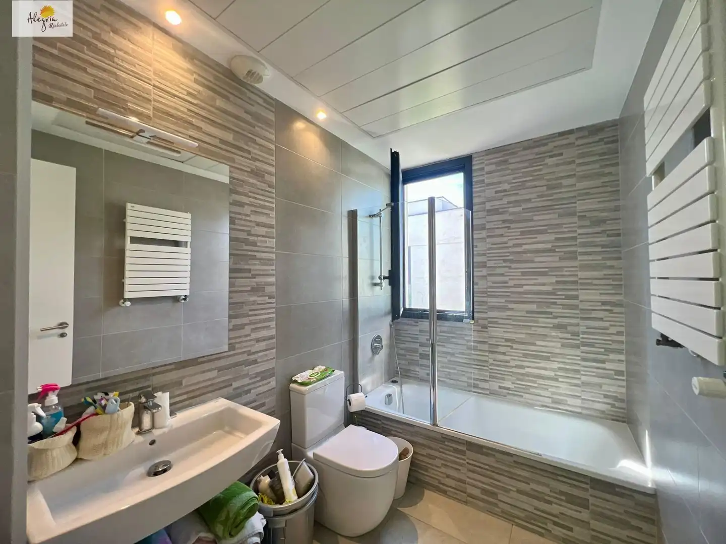Bathroom of Houses for sale in Bétera  with Air Conditioner, Heating and Private garden