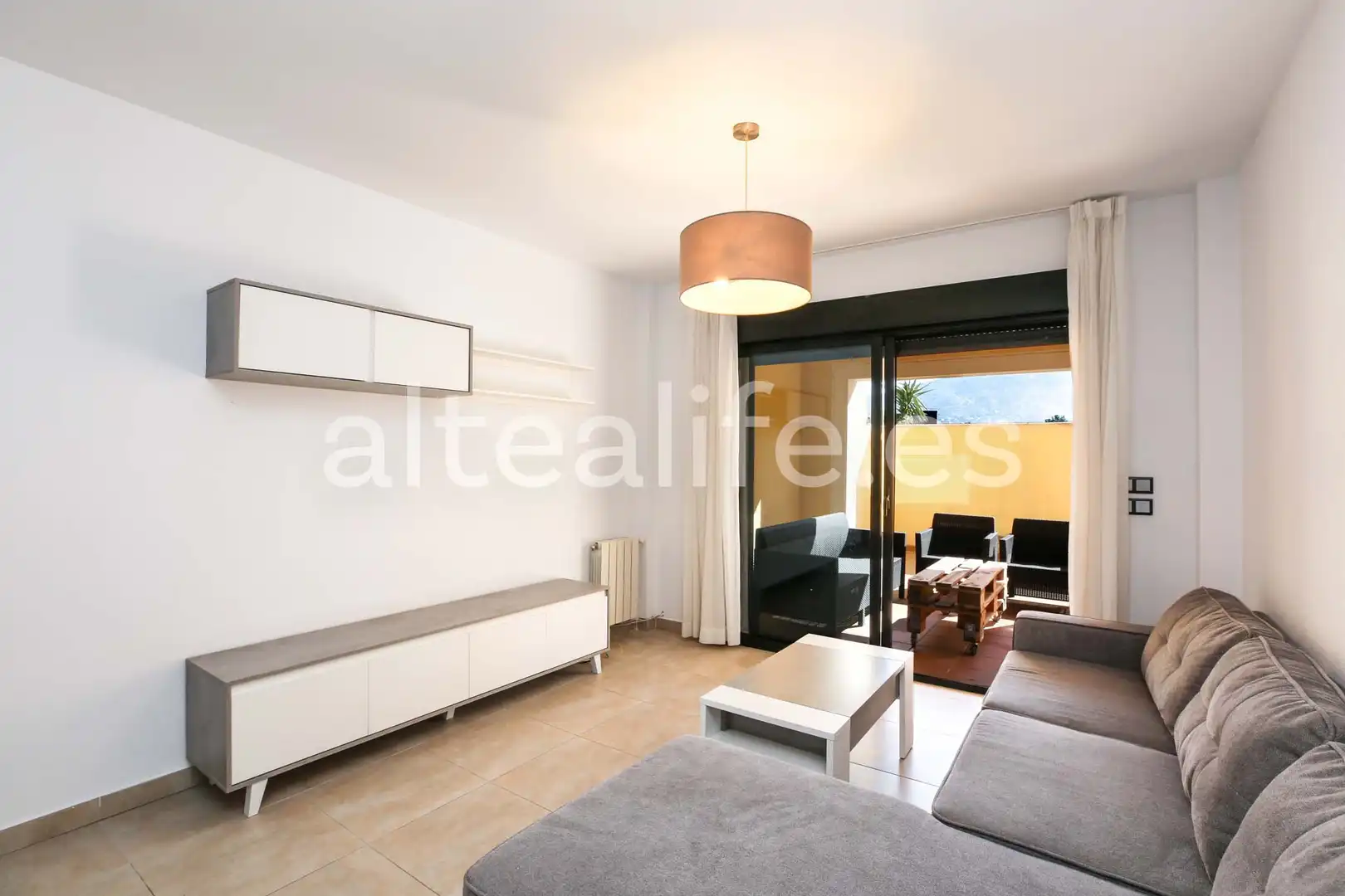 Sala de estar de Apartamento de alquiler en L'Alfàs del Pi con Aire acondicionado, Terraza y Trastero