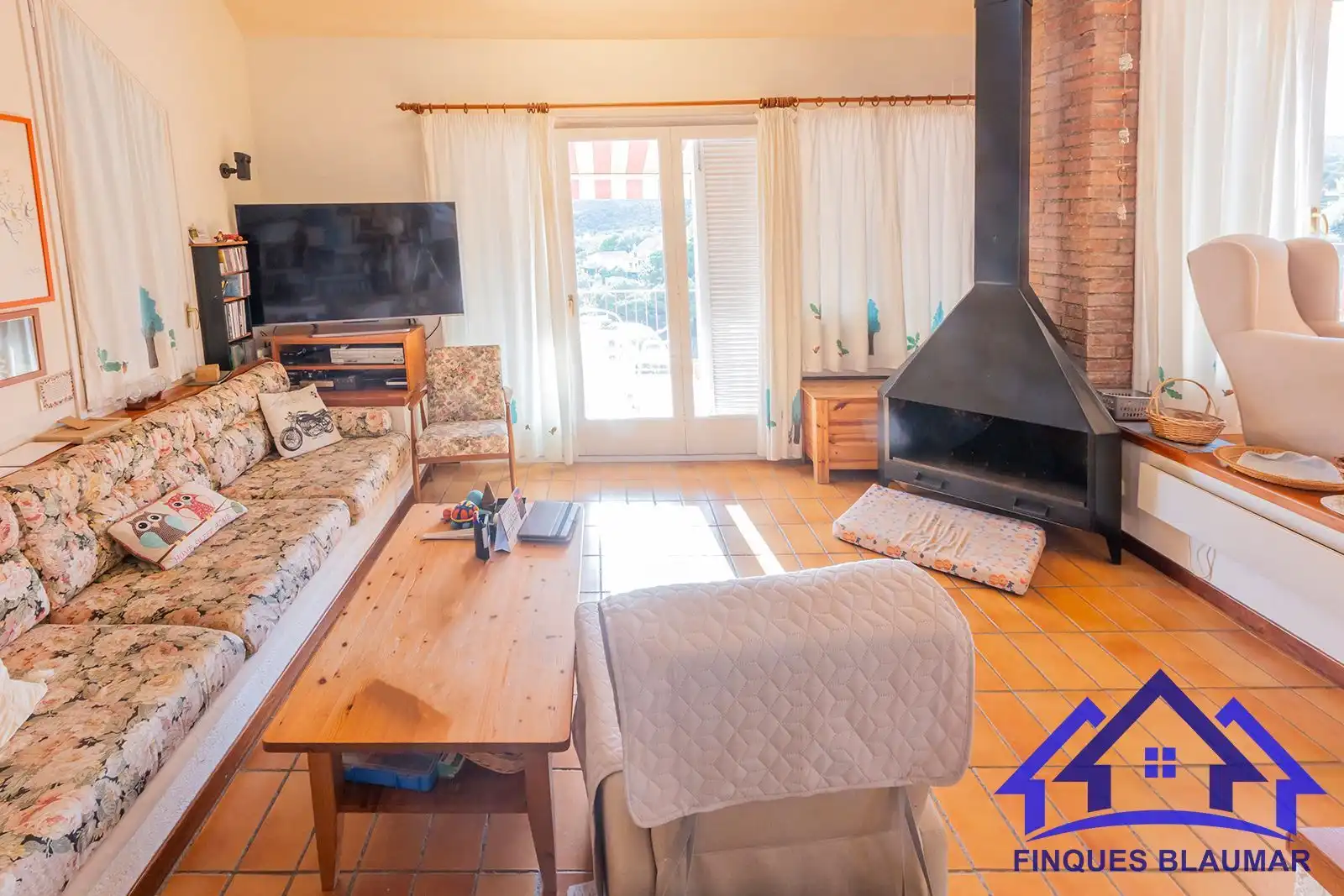Sala d'estar de Casa o xalet en venda en Sant Iscle de Vallalta amb Calefacció, Jardí privat i Terrassa