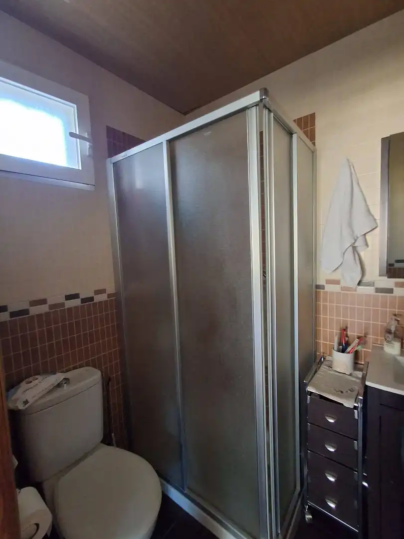 Badezimmer von Haus oder Chalet zum Verkauf in Loja mit Heizung, Privatgarten und Terrasse