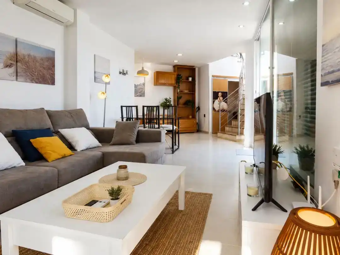 Sala d'estar de Casa o xalet en venda en Salobreña amb Aire condicionat, Piscina i Balcó