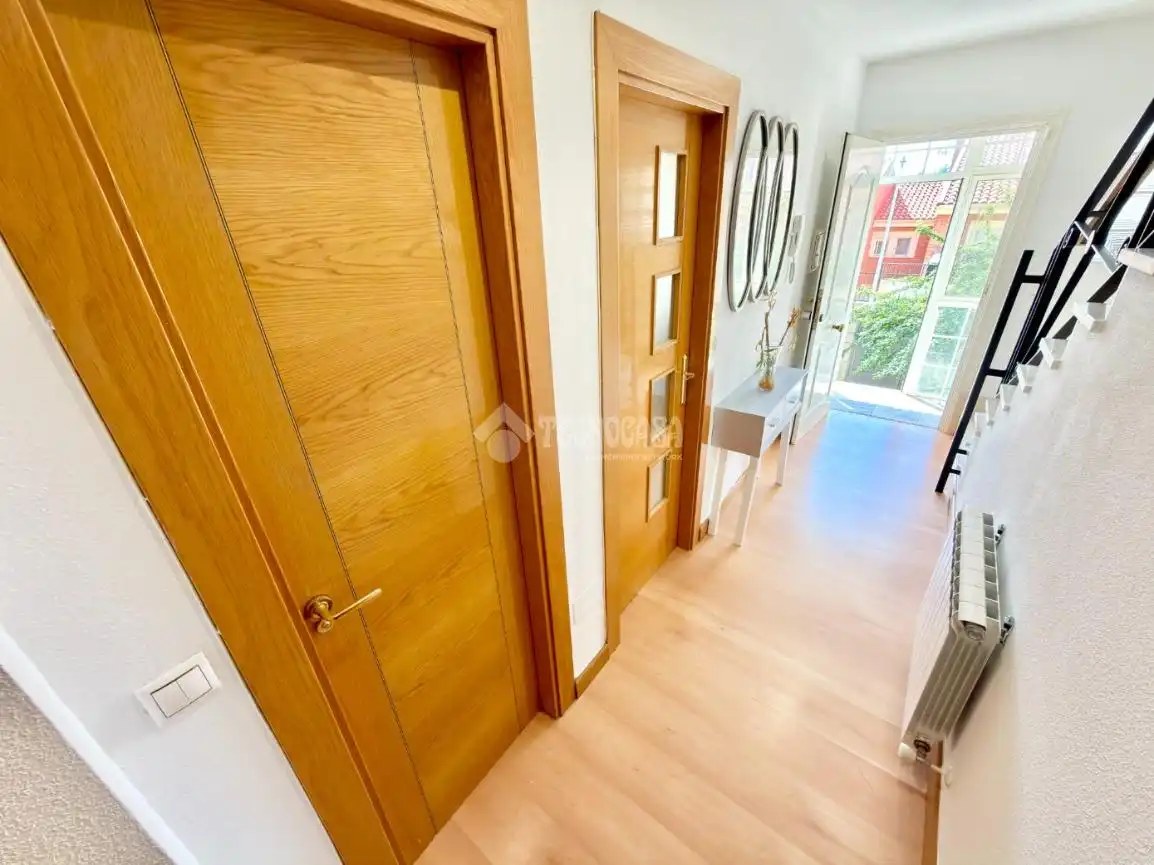 Casa adosada en venta en Cabanillas del Campo con Calefacción, Parquet y Trastero