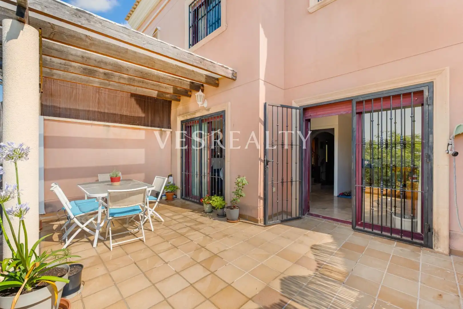 Vista exterior de Casa o xalet en venda en Sant Joan d'Alacant amb Jardí privat, Terrassa i Balcó