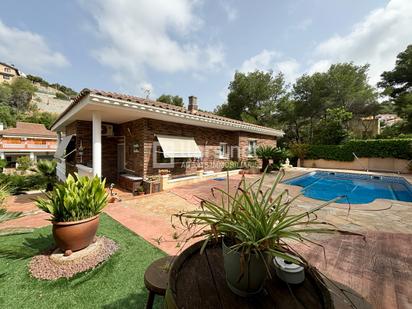 Jardí de Casa o xalet en venda en Cubelles amb Aire condicionat, Terrassa i Piscina