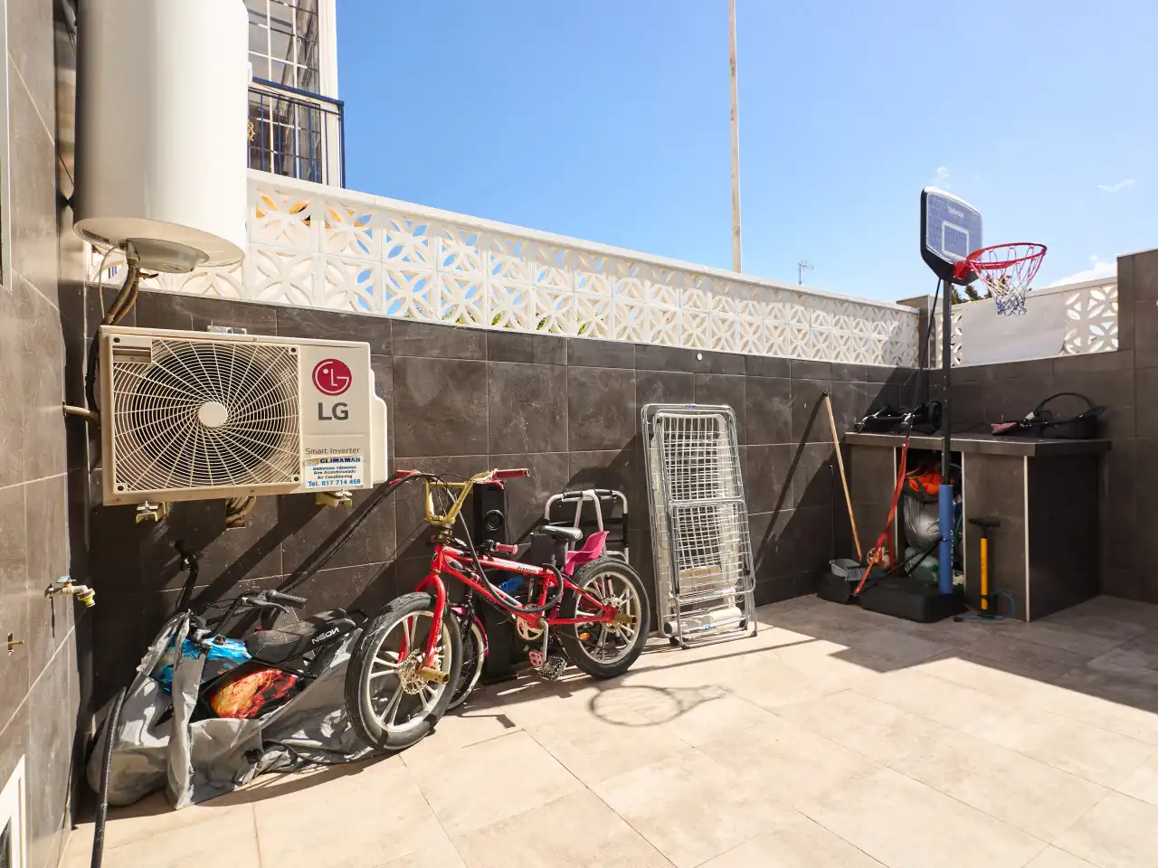 Aparcament de Casa o xalet en venda en Torrevieja amb Aire condicionat, Calefacció i Terrassa