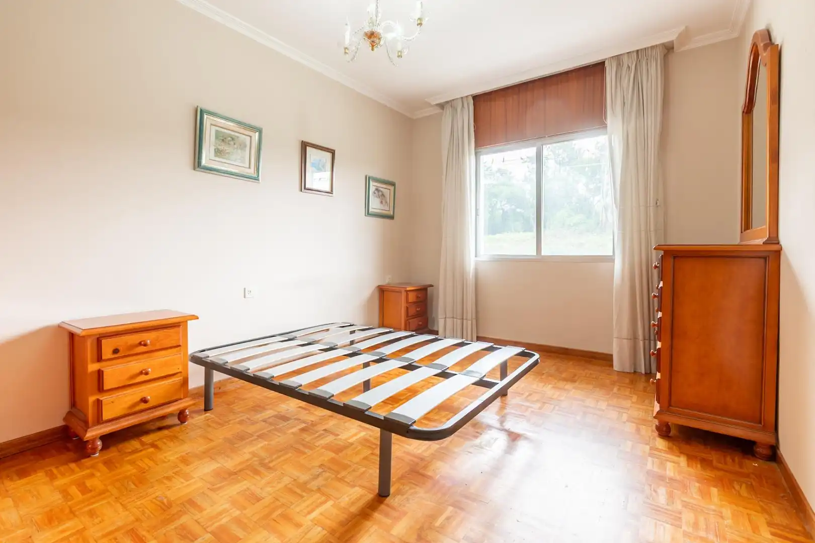 Habitación de Piso en venta en Pontevedra Capital  con Parquet, Trastero y Balcón