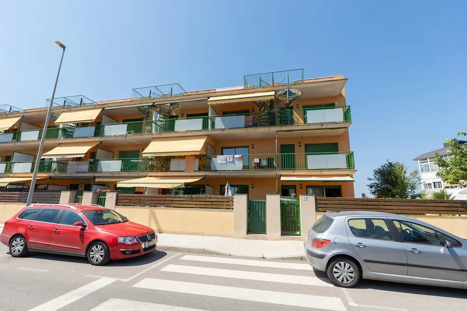 Außenansicht von Erdgeschoss zum Verkauf in Amposta mit Terrasse, Abstellraum und Möbliert