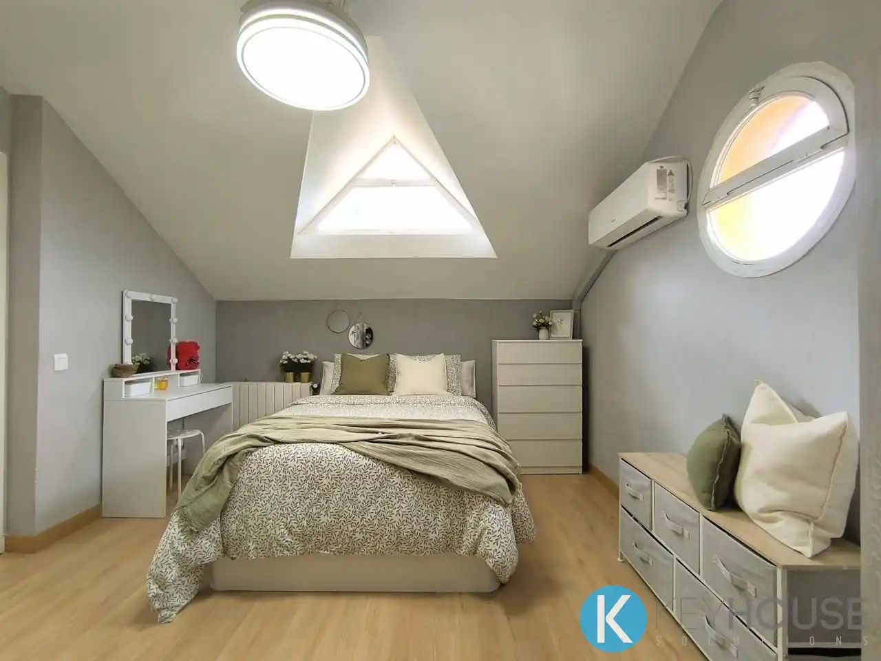 Habitación de Casa adosada en venta en Villalbilla con Aire acondicionado, Calefacción y Jardín privado