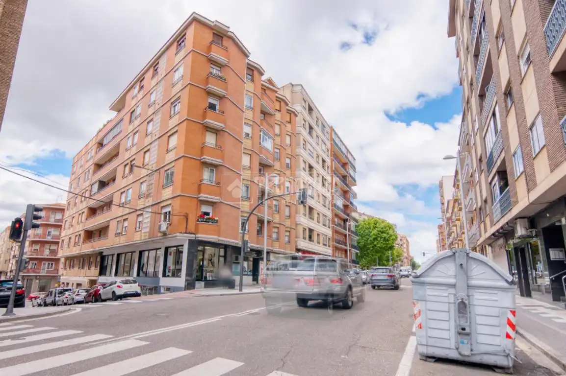 Vista exterior de Piso en venta en Salamanca con Calefacción