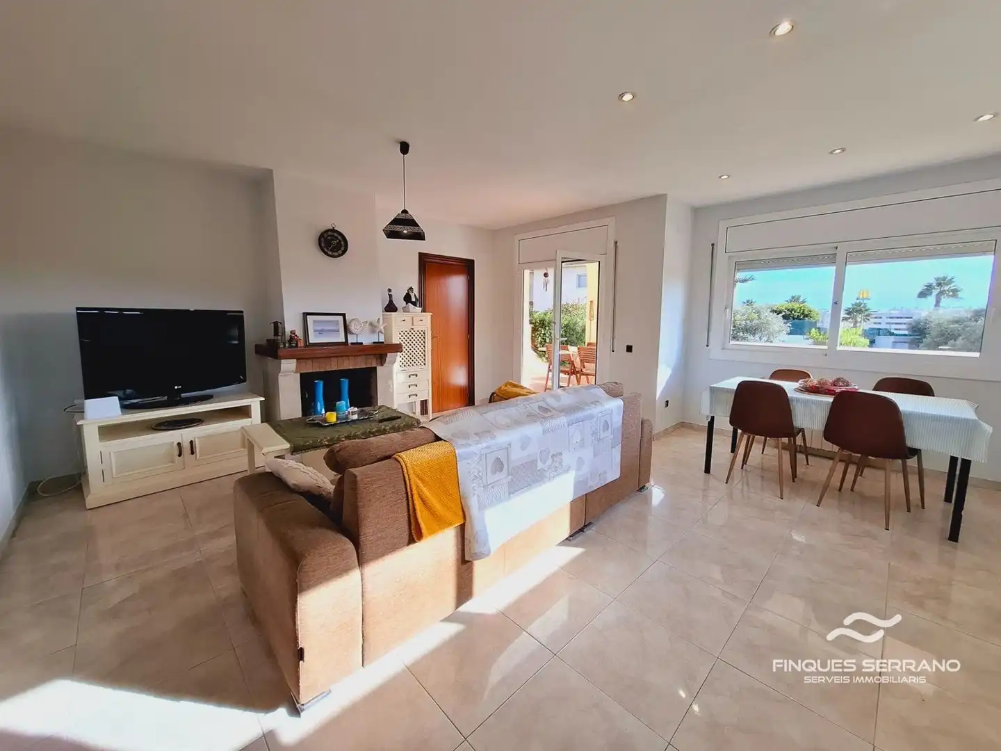 Sala de estar de Casa adosada en venta en Calafell con Calefacción, Terraza y Piscina