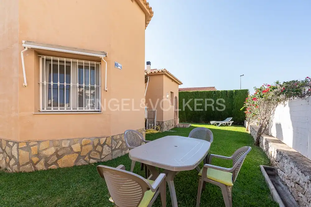 Garden of Houses for sale in Oliva  with Air Conditioner, Heating and Private garden