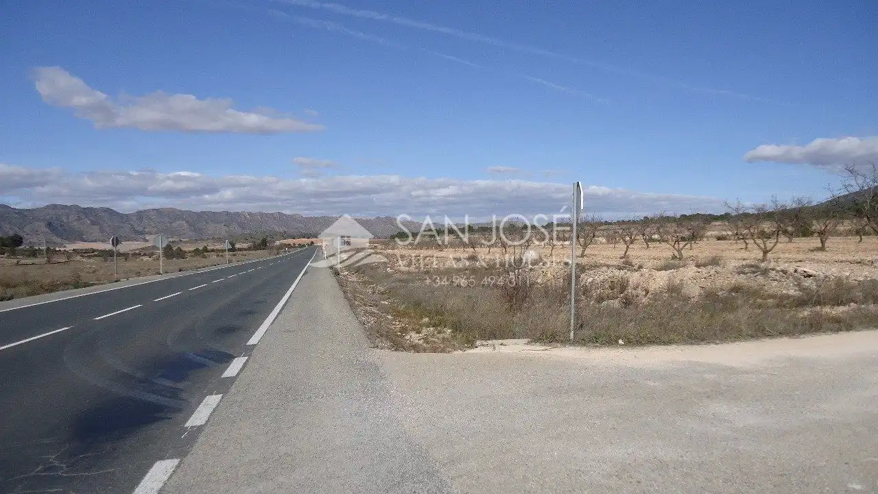 Finca rústica en venda en Yecla