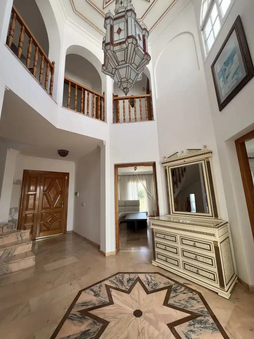 Casa adosada en venda en Marbella amb Terrassa i Alarma