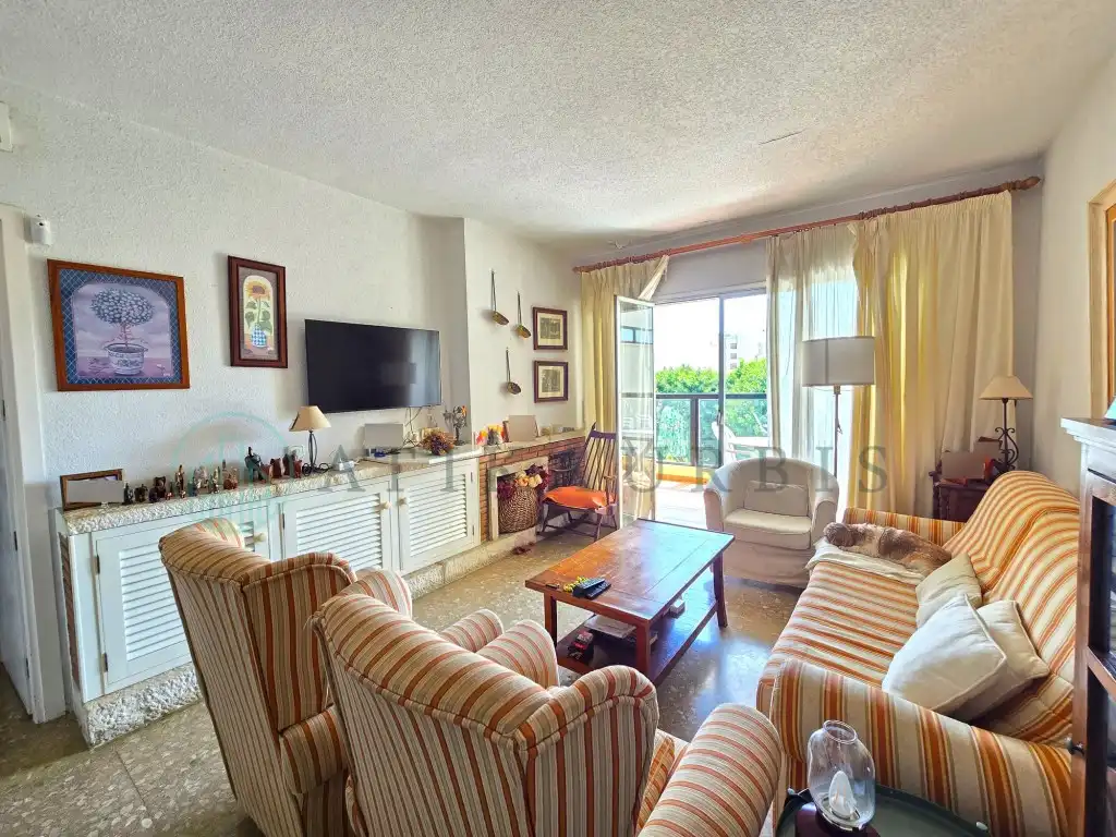 Sala de estar de Piso de alquiler en Torremolinos con Aire acondicionado, Jardín privado y Terraza