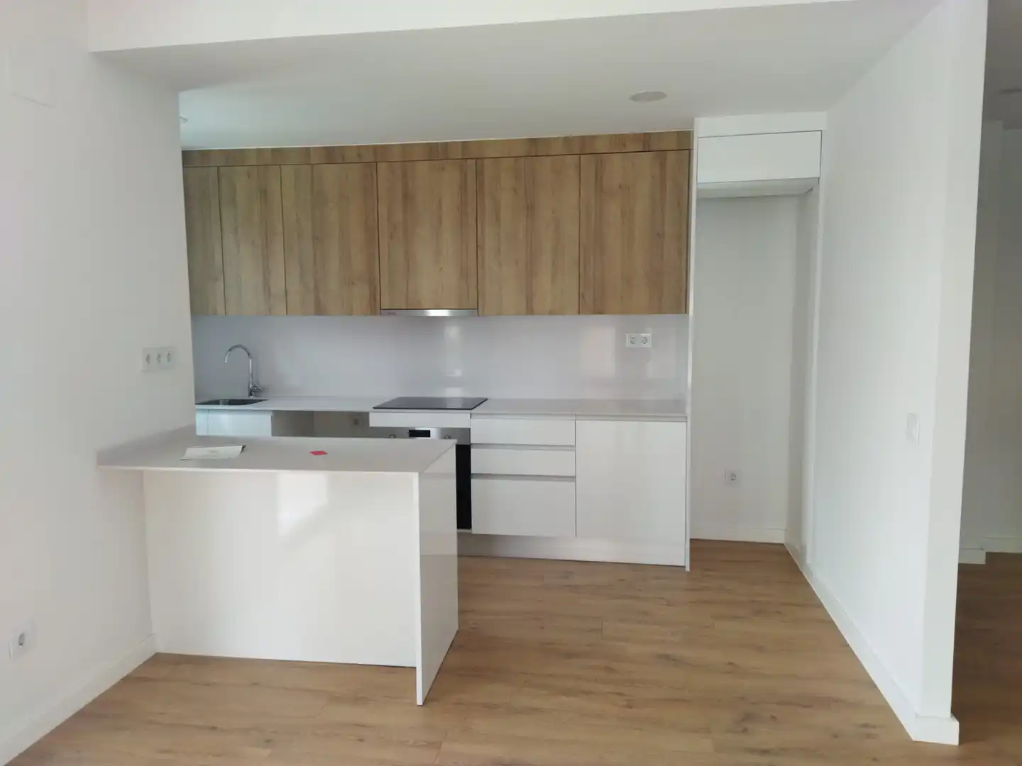 Cuina de Apartament de lloguer en Estepona amb Aire condicionat, Terrassa i Traster