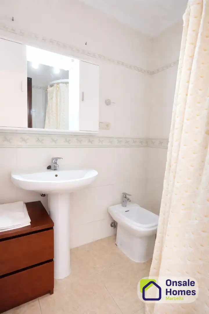 Bathroom of Flat for sale in Marbella  with Heating, Terrace and Washing machine