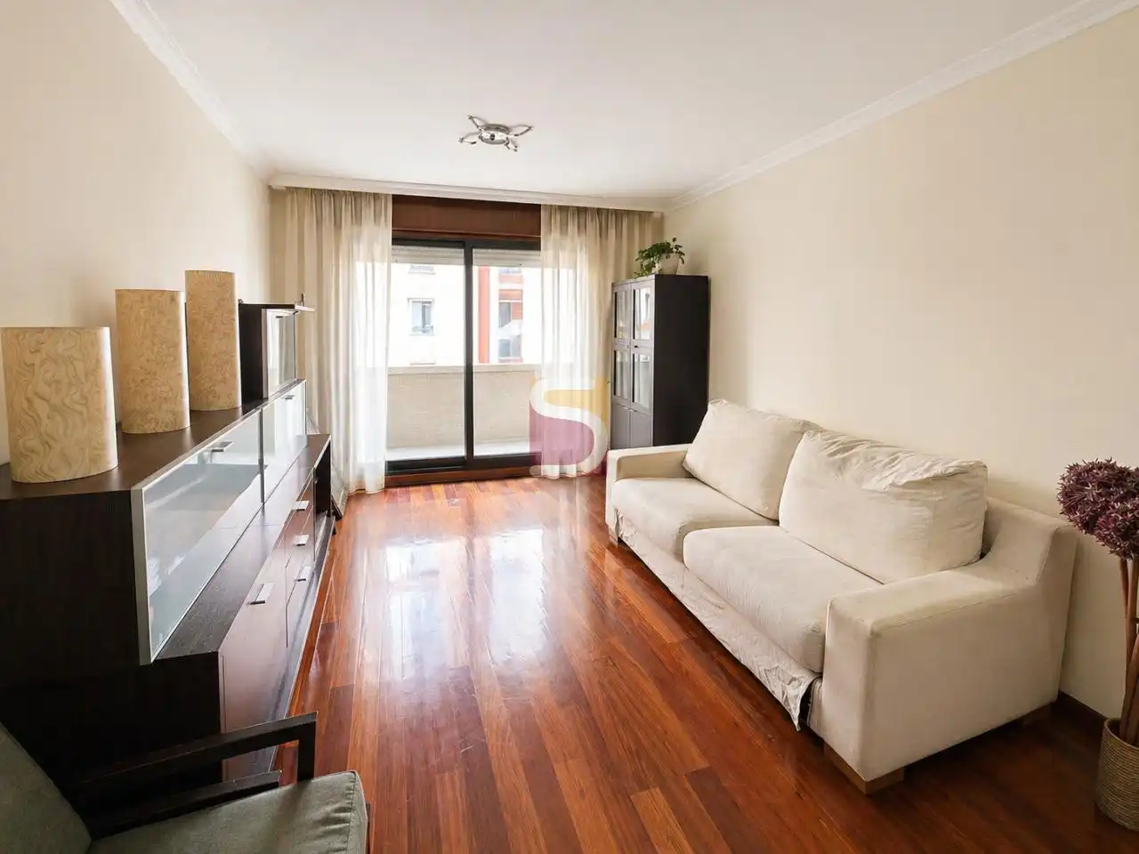 Sala de estar de Piso de alquiler en Vigo  con Calefacción, Parquet y Amueblado