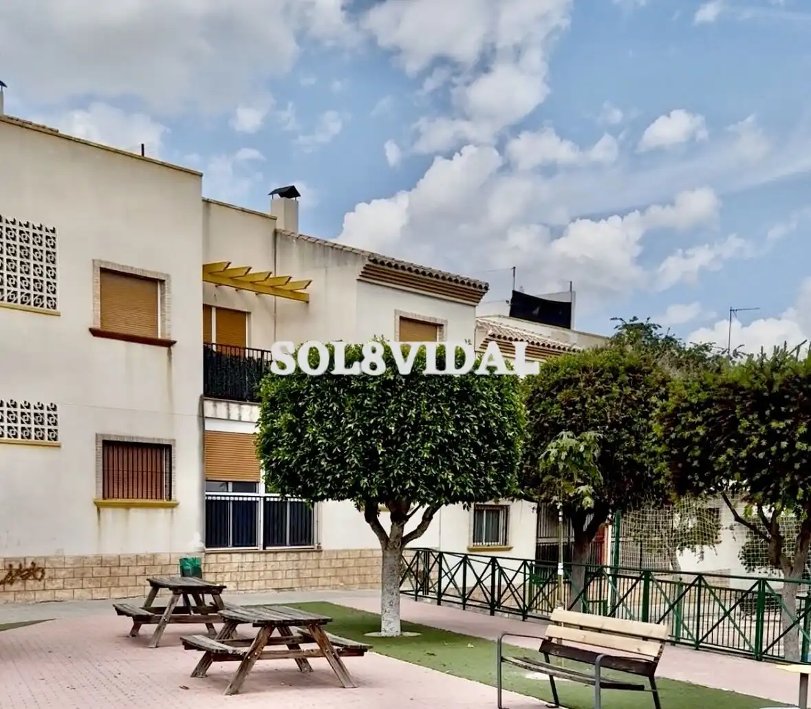 Vista exterior de Pis en venda en Orihuela amb Balcó