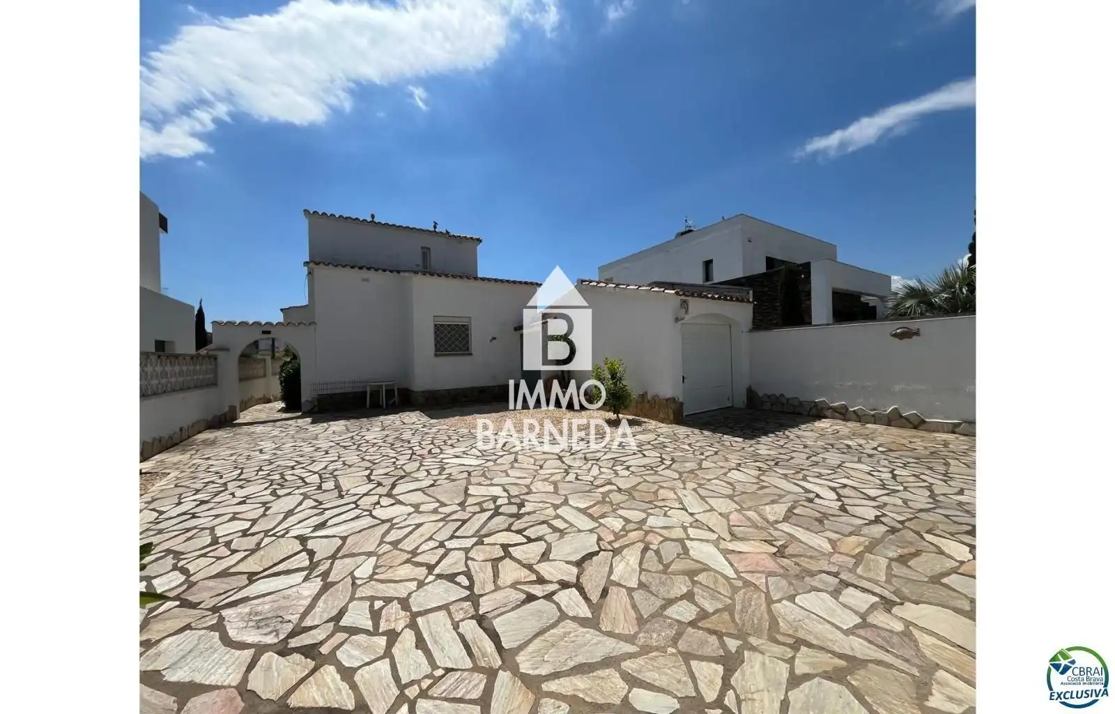 Vista exterior de Casa o xalet en venda en Empuriabrava amb Calefacció, Jardí privat i Terrassa