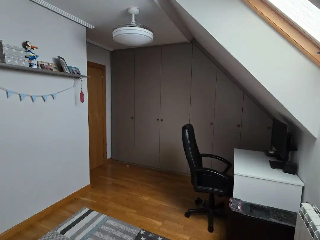 Bedroom of Flat for sale in Villaquilambre, León