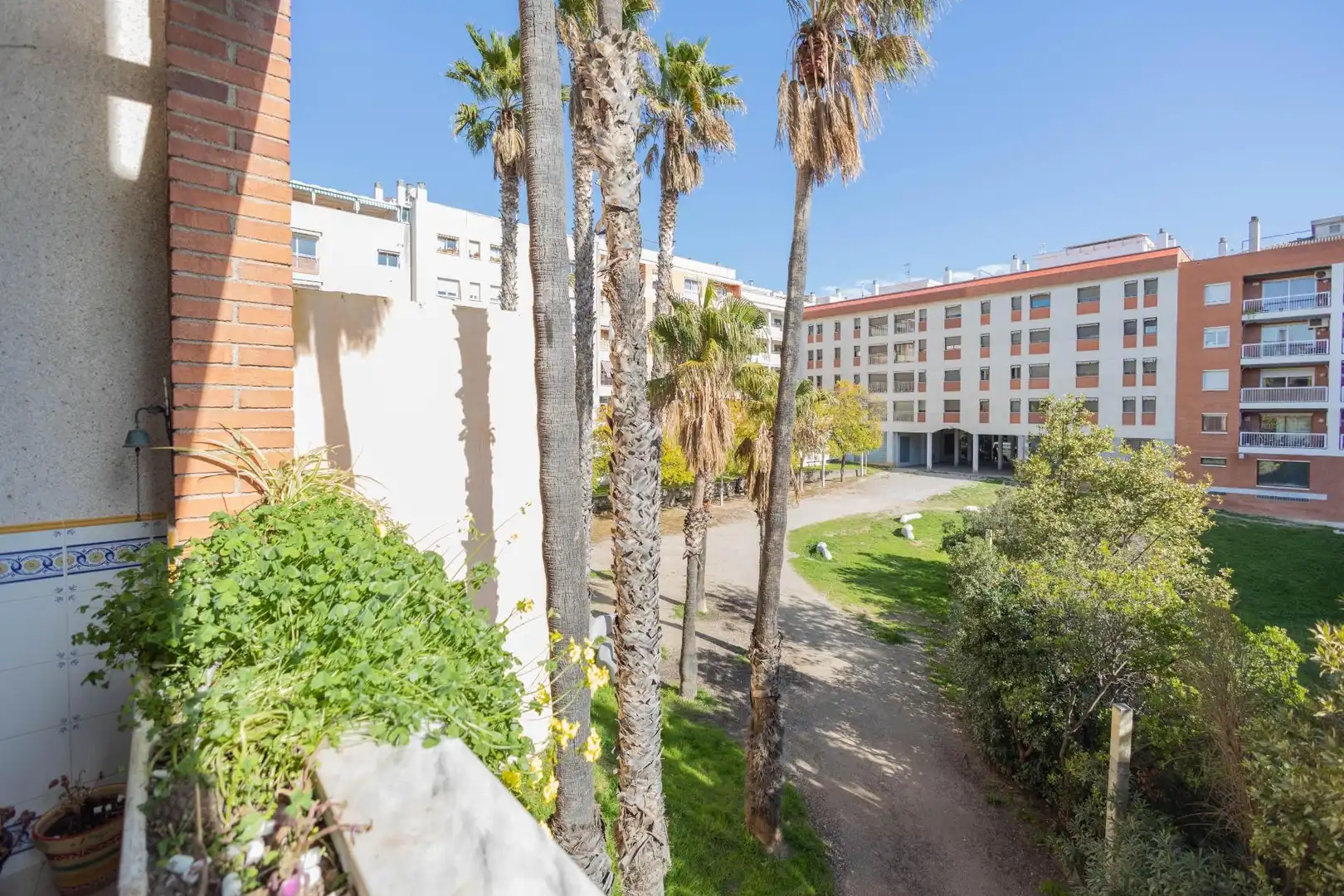 Vista exterior de Casa adosada en venta en Vilanova i la Geltrú con Aire acondicionado, Terraza y Trastero
