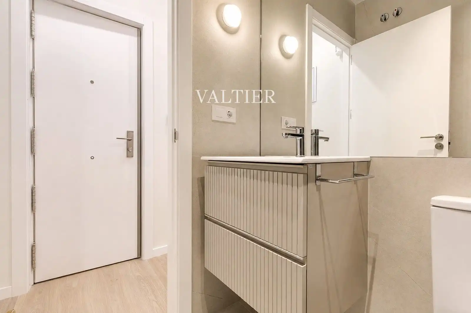 Bathroom of Flat for rent in Madrid  with Air Conditioner, Heating and Furnished