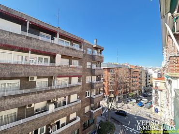 Pis amb balcó en venda a Calle de Ros de Olano