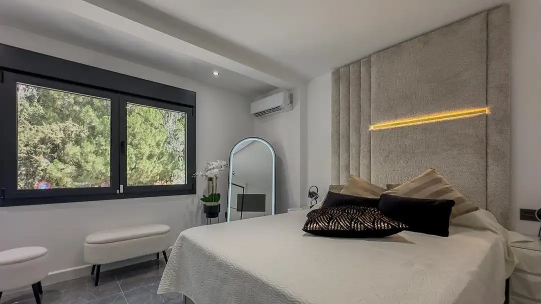 Habitación de Casa adosada en venta en Málaga con Aire acondicionado, Terraza y Amueblado
