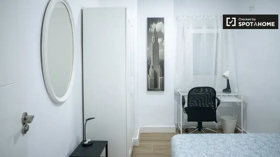 Bedroom of Flat for rent in Valencia  with Air Conditioner, Heating and Furnished