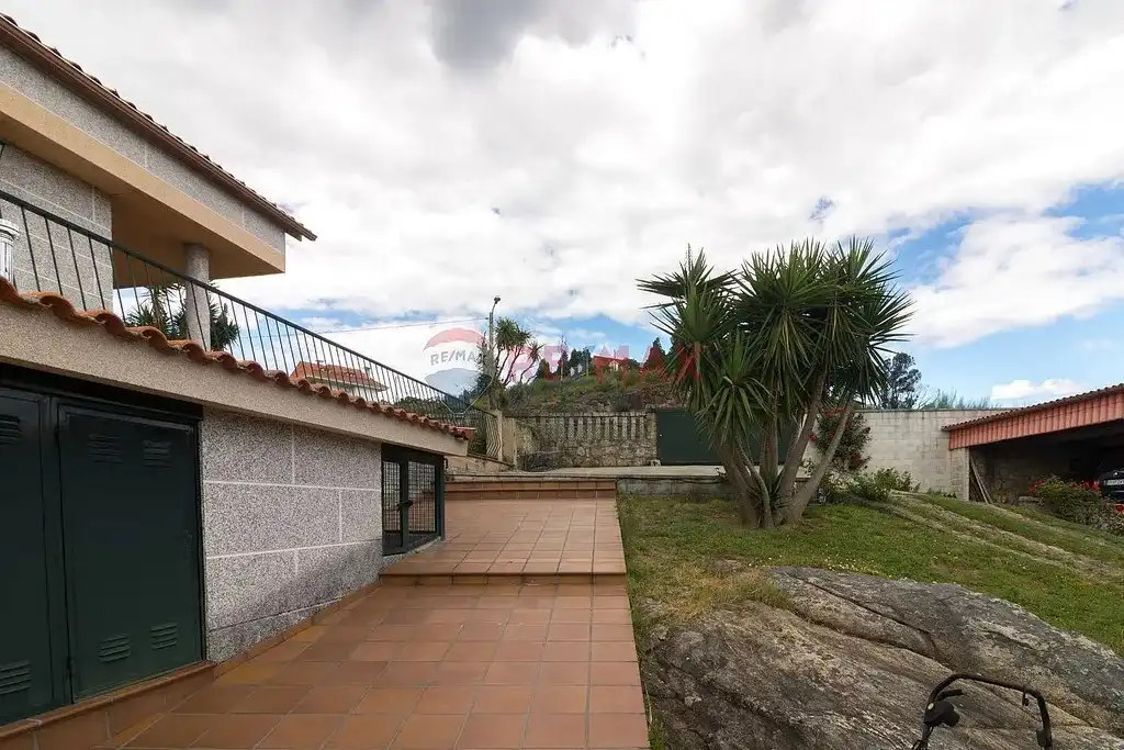Terrassa de Casa o xalet en venda en As Neves   amb Calefacció, Jardí privat i Parquet