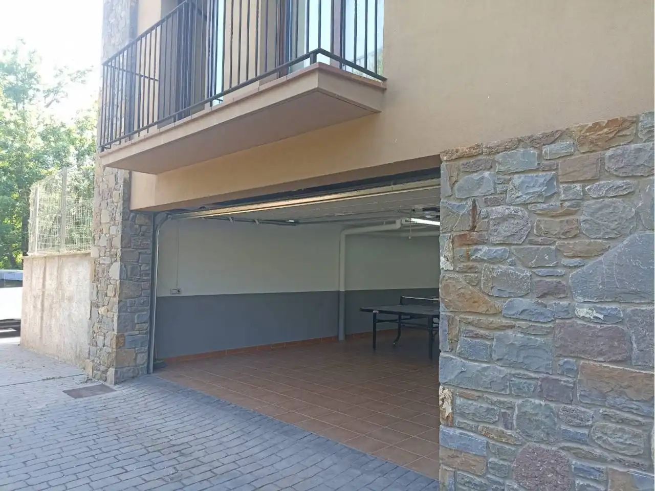 Aparcament de Casa adosada en venda en Vallfogona de Ripollès amb Calefacció, Jardí privat i Terrassa