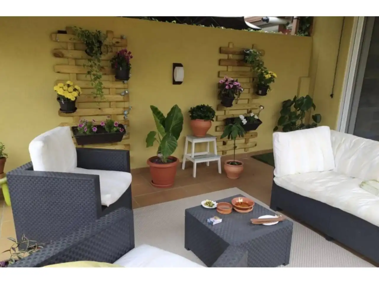 Terrasse von Einfamilien-Reihenhaus zum Verkauf in Granollers mit Klimaanlage, Heizung und Privatgarten