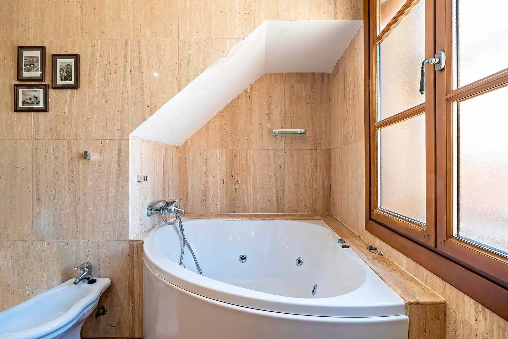 Bany de Casa o xalet en venda en Almería amb Jardí privat, Terrassa i Alarma