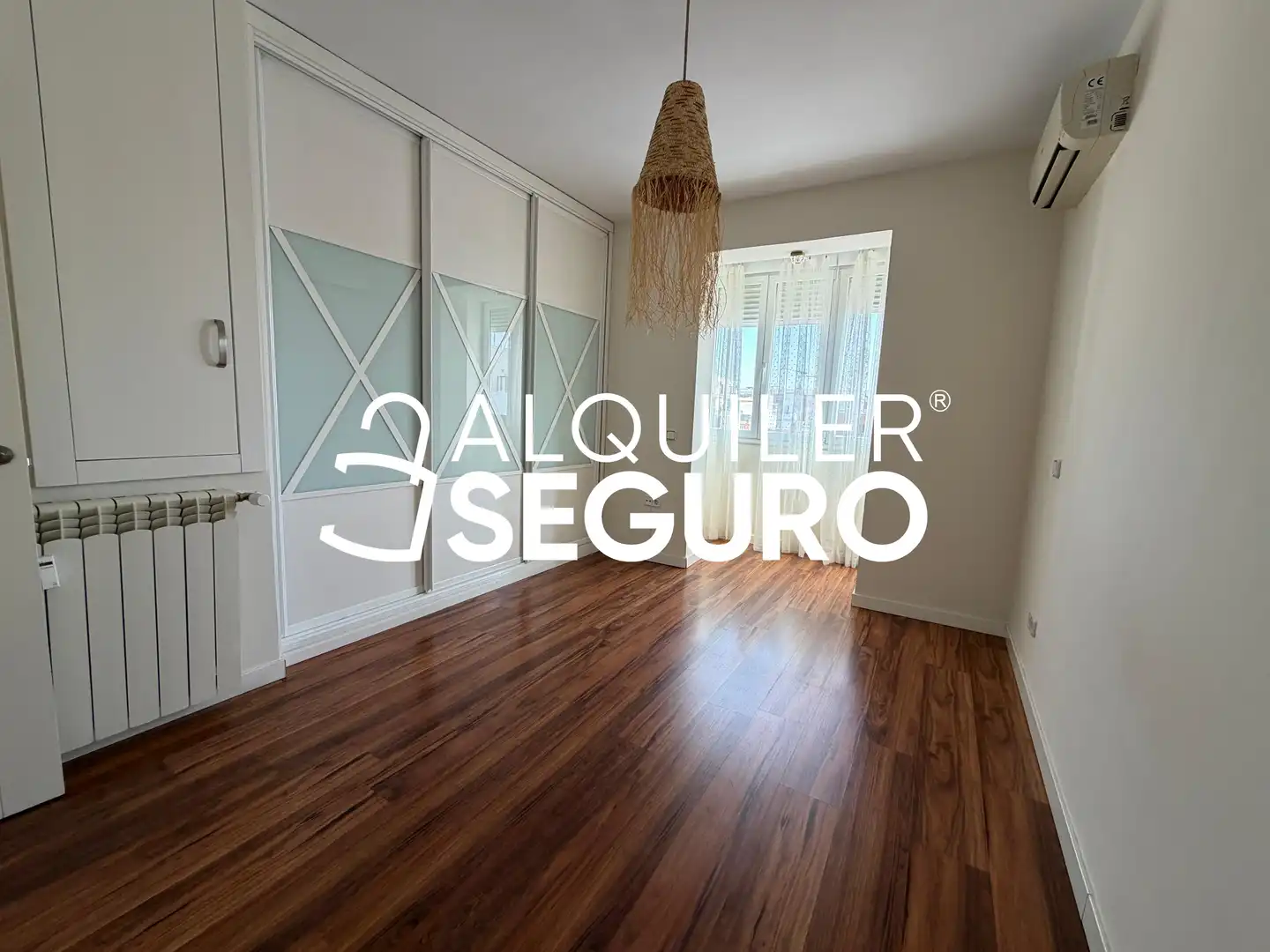 Schlafzimmer von Wohnung zur Miete in Madrid mit Klimaanlage, Heizung und Terrasse