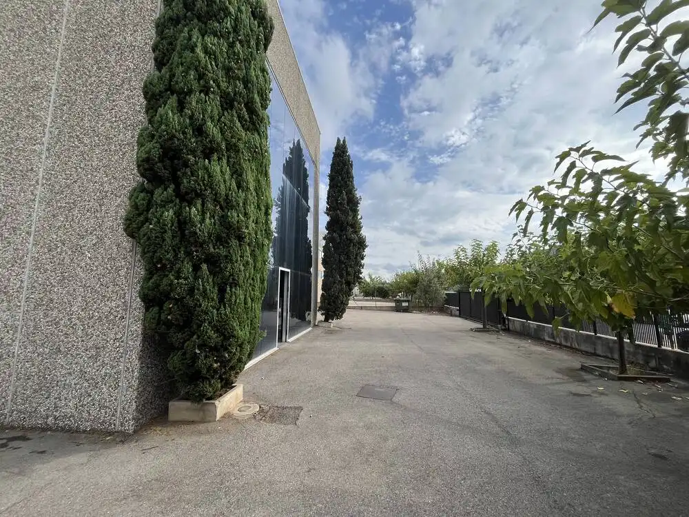 Exterior view of Industrial buildings for rent in Barberà del Vallès