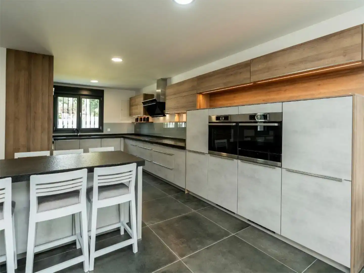 Kitchen of Flat for rent in Nueva Andalucía