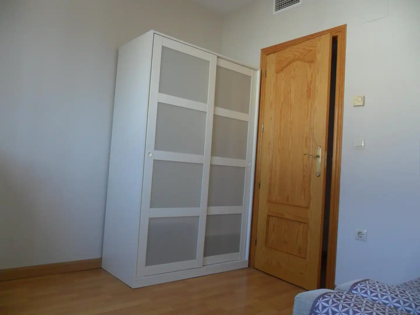 Dormitori de Casa adosada de lloguer en Ogíjares amb Terrassa, Traster i Moblat