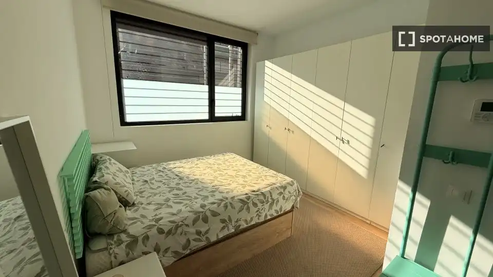 Bedroom of Flat for rent in Madrid  with Air Conditioner, Heating and Furnished