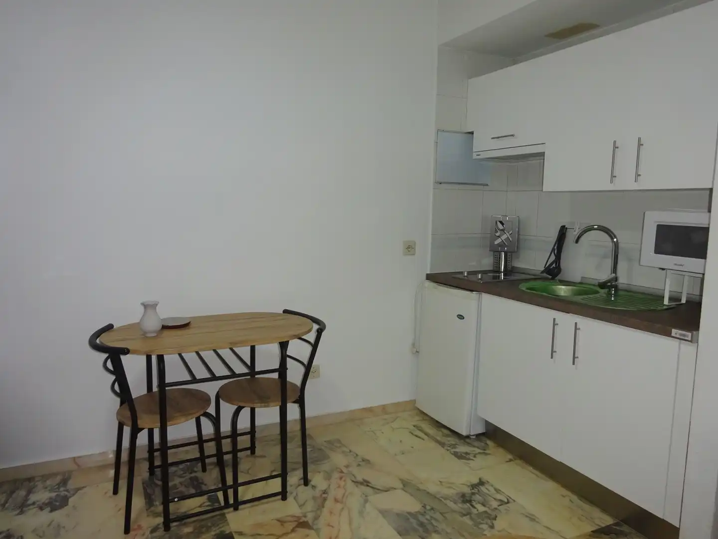 Kitchen of Study for rent in Sevilla  with Air Conditioner, Heating and Washing machine