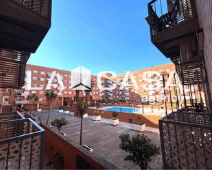 Exterior view of Flat for sale in  Sevilla Capital  with Swimming Pool