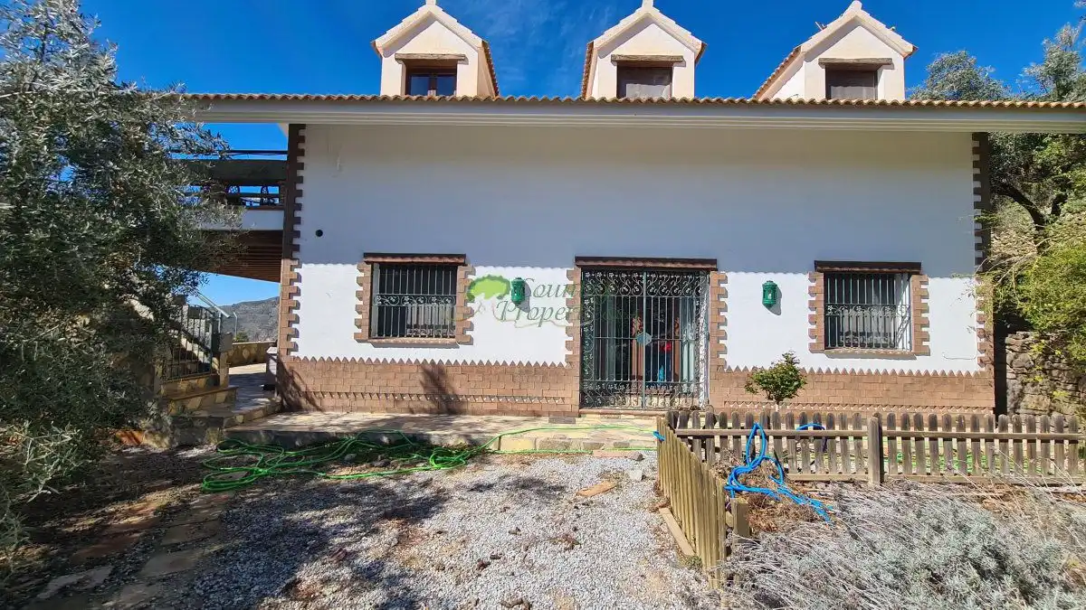 Vista exterior de Finca rústica en venda en Canillas de Albaida amb Aire condicionat, Calefacció i Jardí privat