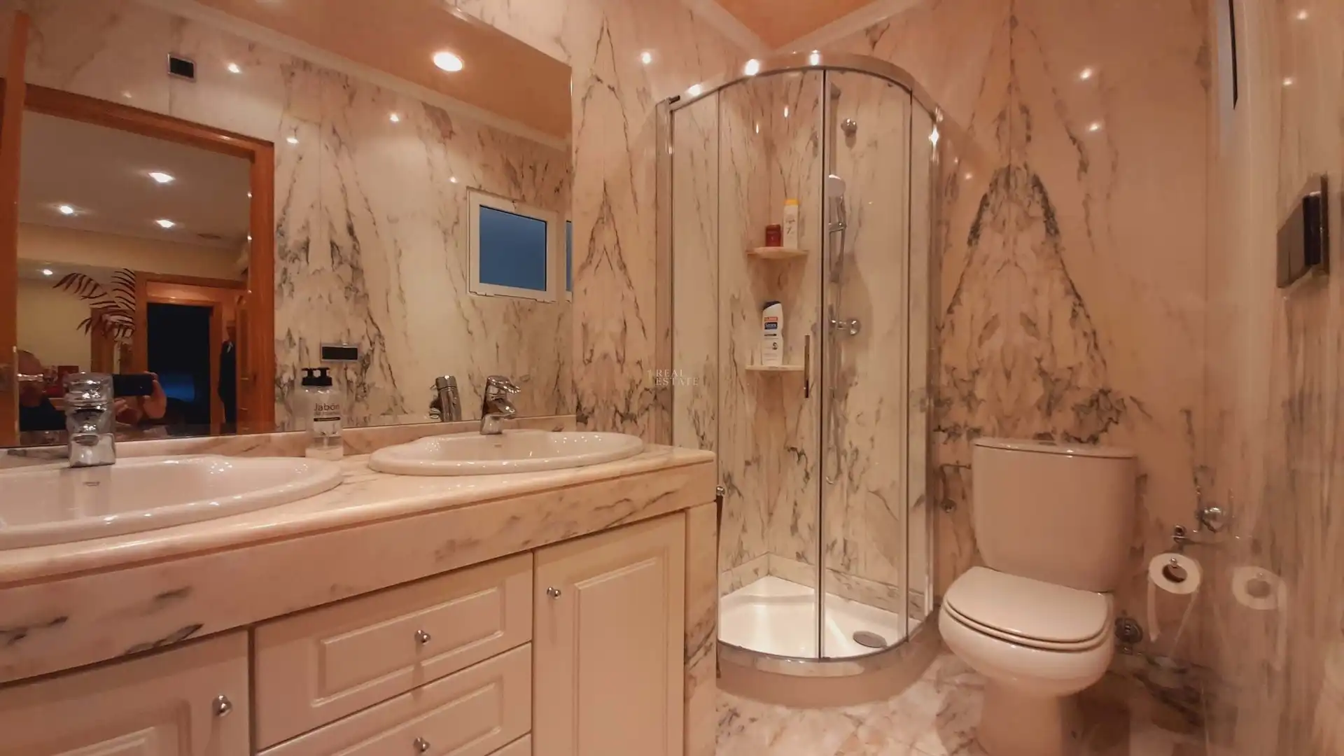Bathroom of Duplexes for sale in Elche / Elx  with Air Conditioner, Heating and Storage room