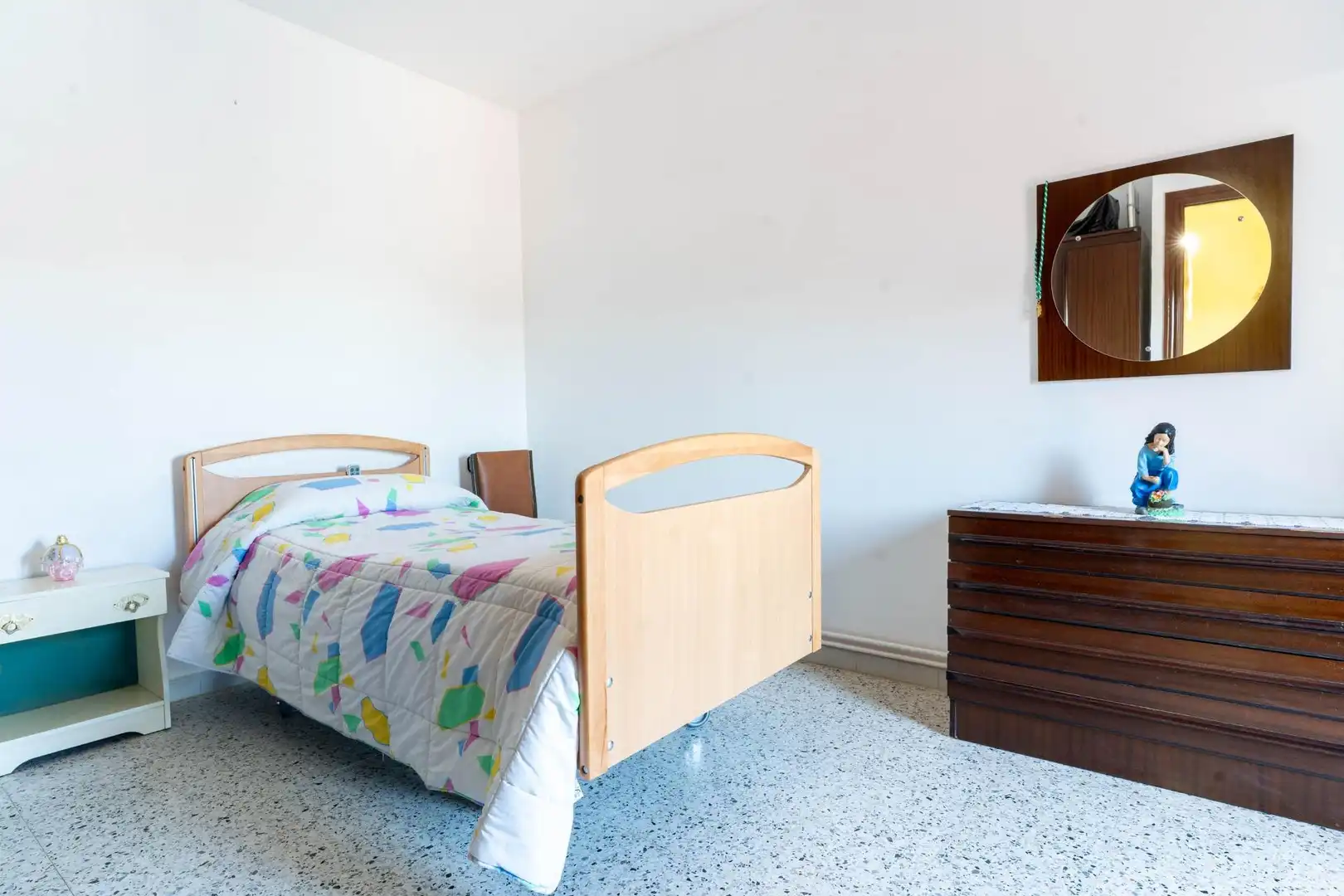 Habitación de Casa o chalet en venta en Olesa de Montserrat con Calefacción, Trastero y Piscina