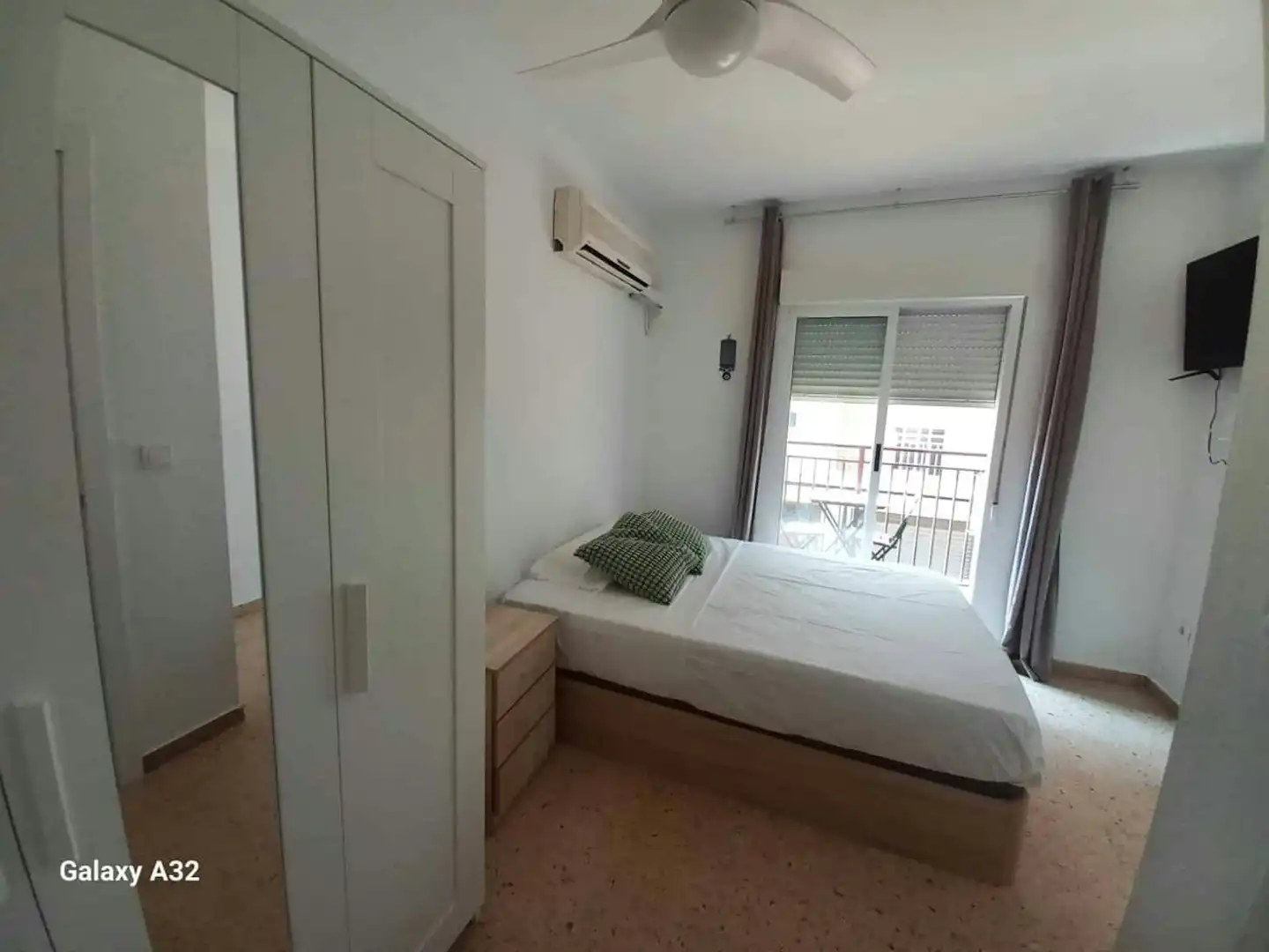 Habitación de Piso para compartir en  Valencia Capital con Aire acondicionado, Calefacción y Amueblado