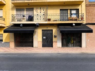 Locale commerciale in vendita a Carrer de Ramón y Cajal 75